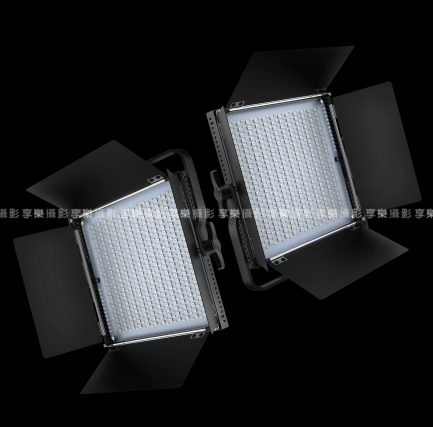 Pixel品色 K80C RGB彩色專業攝影燈 600顆LED持續燈 45W 雙色溫2600-10000K 9種錄影光效彩燈場景